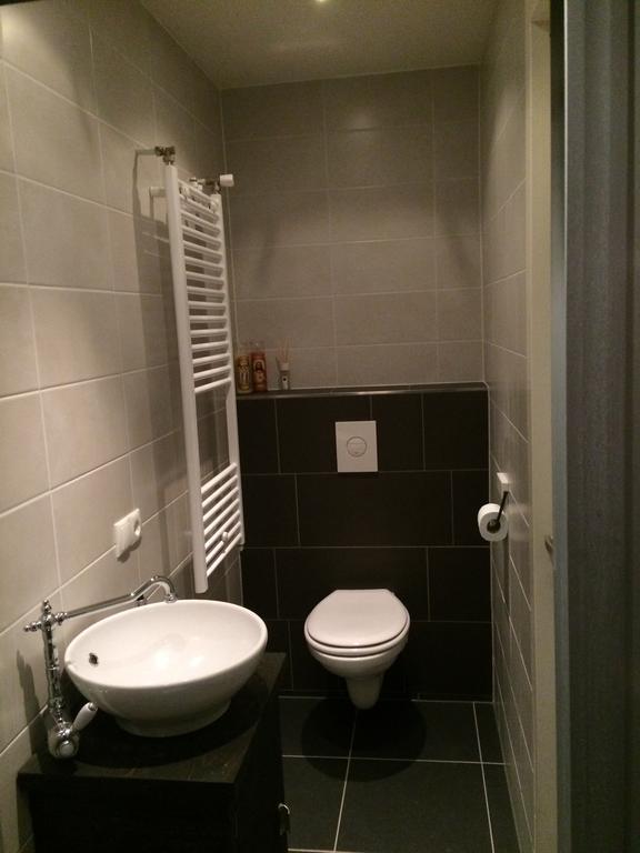 Gastenverblijf Door De Poort Tilburg Eksteriør bilde